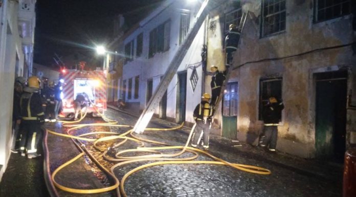 Incêndio Urbano destrói habitação no Faial