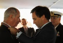 Genuíno Madruga condecorado com Medalha Militar da Cruz Naval DR
