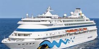 navio ‘AIDAcara’ no Porto da Horta