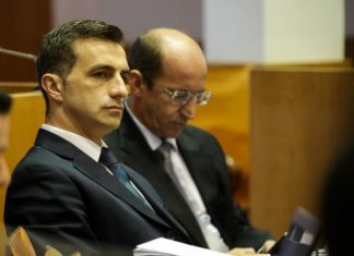 Carlos Ferreira acusa Governo de negar danos que afetam segurança e operacionalidade do Porto da Horta