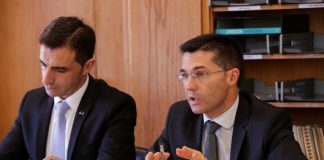 PSD acusa “gestor público que “manipula dados” não pode continuar à frente da SATA”