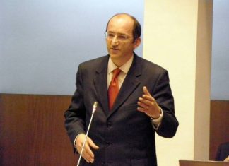 “Os Açores atravessam um momento crucial do seu desenvolvimento coletivo”, João Bruto da Costa DR