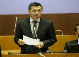 Sessão Plenária Março – Luís Garcia promete lutar para que não sejam cometidos mais erros no Porto da Horta DR/PSD-Açores