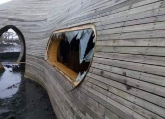 Cella Bar foi destruído pelas ondas