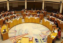 Plenário de abril com duas interpelações e um debate de urgência