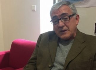 Victor Rui Dores prepara-se para apresentar “O Ouvido que Escreve”