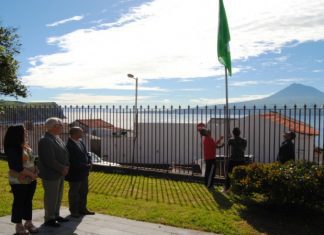 Profissional da Horta volta a hastear Bandeira Verde Eco-Escola TI/SG