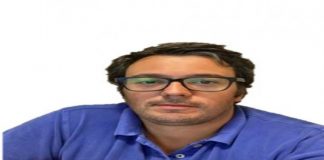 Namorar debaixo de uma amoreira DR