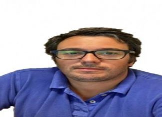 Namorar debaixo de uma amoreira DR