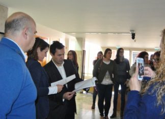Sindicato Democrático dos Professores dos Açores entrega moção a partidos políticos TI