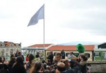 Cidade da Horta hasteia bandeira de Cidade Educadora TI