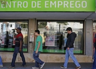 Desemprego volta a baixar nos Açores DR