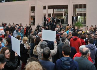 Melhores acessibilidades ao Faial – Manifestação do Grupo Aeroporto da Horta junta cerca de 400 de pessoas em frente à ALRAA TI