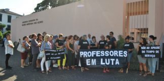 Descongelamento das carreiras – Docentes manifestam-se em frente ao Parlamento dos Açores TI