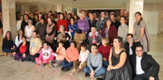 Dia Internacional da Pessoa com Deficiência – Utentes do CAO e APADIF procedem à decoração natalícia da Casa da Autonomia TI