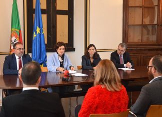 Combate à pobreza e exclusão social Governo dos Açores assina protocolo com a Associação de Municípios da Região DR