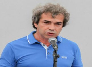 Impasse na Câmara do Comércio da Horta DR