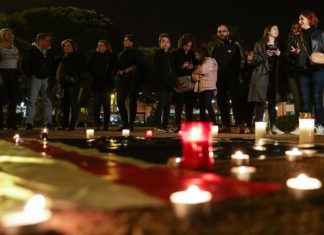 Greve dos Enfermeiros: Cerca de uma centena em vigília em frente ao Palácio de Belém