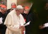 Papa elenca oito passos para a luta contra abusos sexuais a menores na igreja