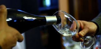 E na eleição dos melhores vinhos do ano, o tinto escolhido é do Douro e o branco da Bairrada
