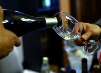 E na eleição dos melhores vinhos do ano, o tinto escolhido é do Douro e o branco da Bairrada