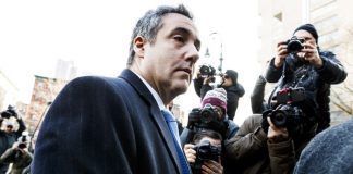 Ex-advogado de Trump revela ligações com Wikileaks para atingir democratas