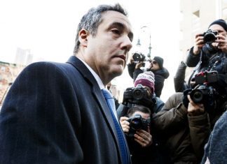 Ex-advogado de Trump revela ligações com Wikileaks para atingir democratas