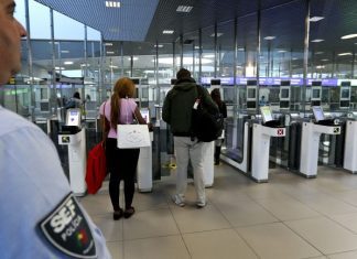 Plenário de inspetores do SEF condiciona serviço de controlo no aeroporto de Lisboa