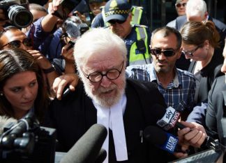 Tribunal australiano ordena detenção do cardeal condenado por pedofilia