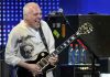 Peter Frampton revela ter uma doença muscular degenerativa que o vai retirar dos palcos