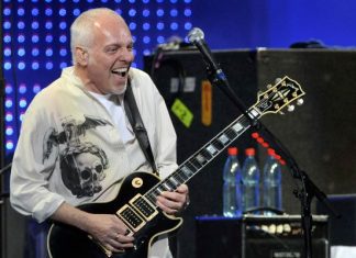 Peter Frampton revela ter uma doença muscular degenerativa que o vai retirar dos palcos