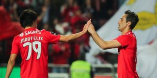 Benfica goleia Chaves e continua a um ponto do FC Porto