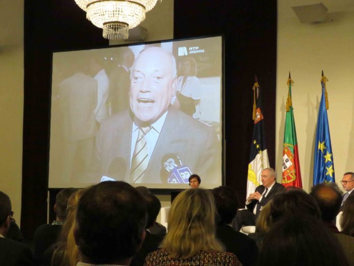 Homenagem a Medeiros Ferreira