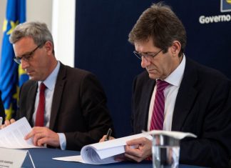 Governo assina contratos programa com a UAç para financiamento de projetos de investigação
