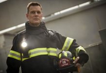 “9-1-1”: A série que rejeita anti-heróis e conta histórias dos que “correm em direção ao perigo”
