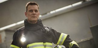 “9-1-1”: A série que rejeita anti-heróis e conta histórias dos que “correm em direção ao perigo”
