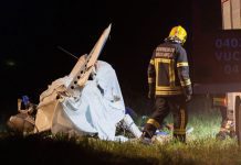 Peritos no local para investigar acidente aéreo com dois mortos em Bragança