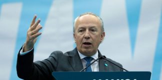 Santana Lopes apela a António Costa para visitar a ala pediátrica do São João no Porto