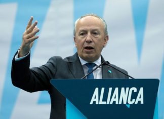 Santana Lopes apela a António Costa para visitar a ala pediátrica do São João no Porto