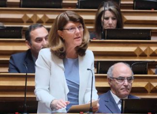 Berta Cabral questiona destino de infraestruturas da Base das Lajes