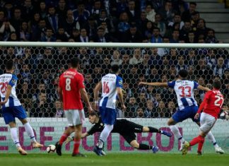 Benfica vence FC Porto e é novo líder da I Liga