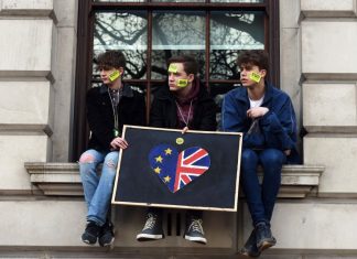 Parlamento britânico debate e vota hoje caminhos alternativos ao acordo de May
