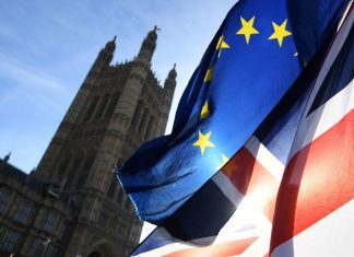 Brexit: Governo britânico conseguiu alterações legalmente vinculativas ao acordo