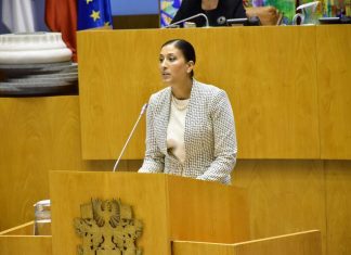 PSD/Açores entrega proposta para criação de carreira científica própria na Região