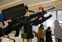 China pede ao Canadá para travar extradição de diretora financeira da Huawei para os EUA