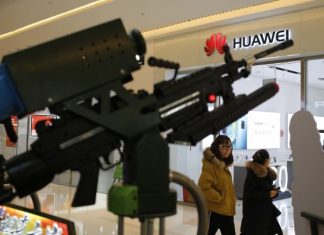 China pede ao Canadá para travar extradição de diretora financeira da Huawei para os EUA