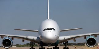 Era desperdício, mas cientistas chineses conseguiram transformá-lo em combustível para aviões