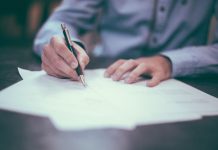 O Partido Ecologista “Os Verdes” (PEV) quer acabar com as “letras miudinhas” em todo o tipo de contratos e vai propor que a letra usada nos textos contratuais passe a ter um tamanho e um espaçamento mínimos.