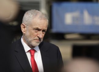 Brexit: Jeremy Corbyn desafia May britânica a declarar Acordo de Saída morto