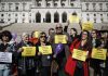 Meia centena de pessoas em frente ao Parlamento por um estatuto do cuidador informal